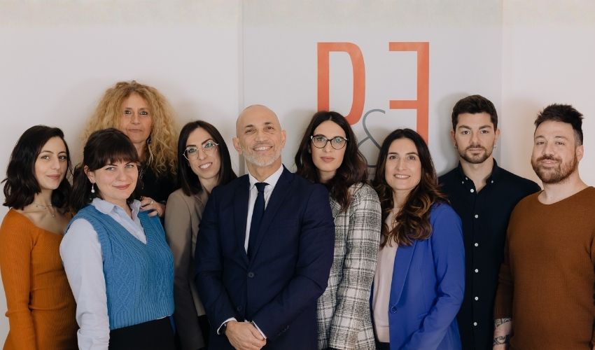 Team completo P&F specializzato in finanziamenti, innovazione e sviluppo aziendale.